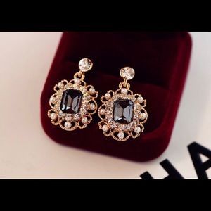 NEW Trendy Gold Earring Encrusted with Rhinestones & Pearl in EMERALD/GRAY Stone